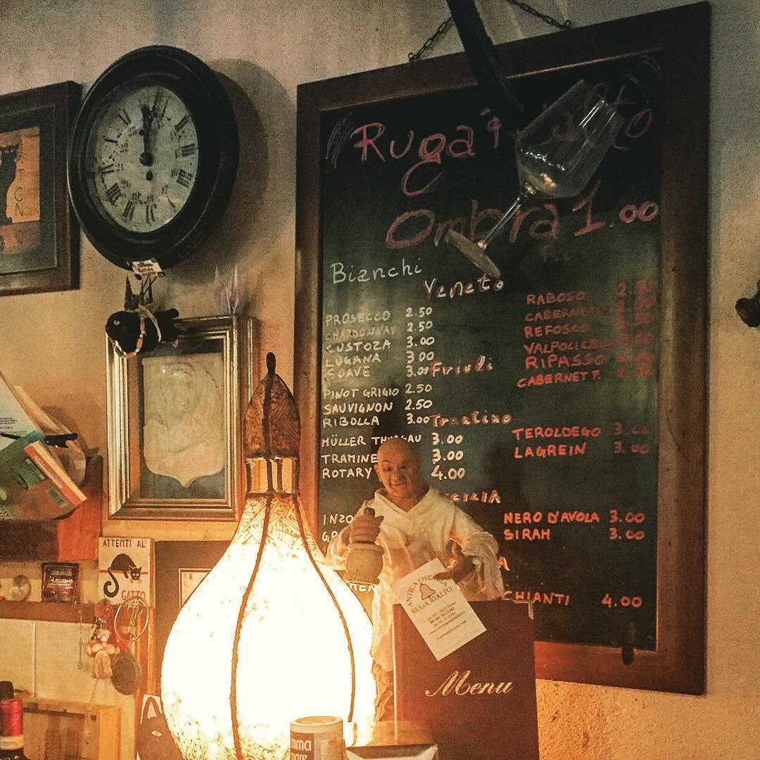 雰囲気満点のイタリア版居酒屋、ヴェネツィア名物バーカロって!?