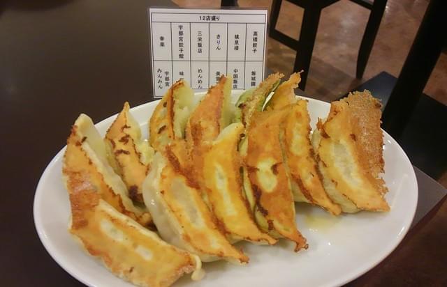 宇都宮餃子を食べ比べ！「来らっせ」は、各店の味を一度に食べられて餃子作り体験もできる