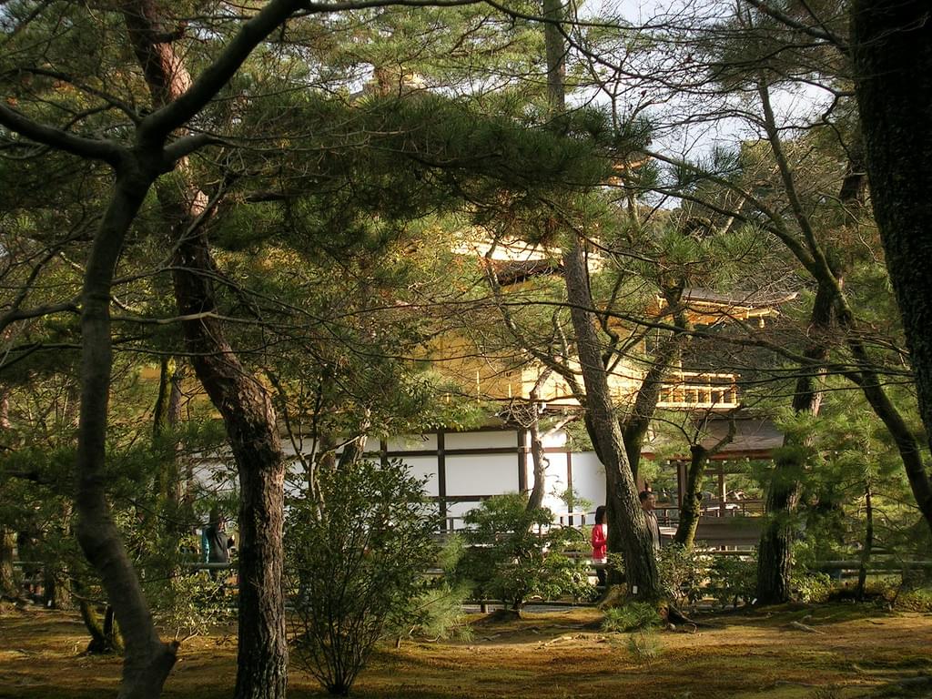 京都の名所、金閣寺の拝観料や拝観時間とは？