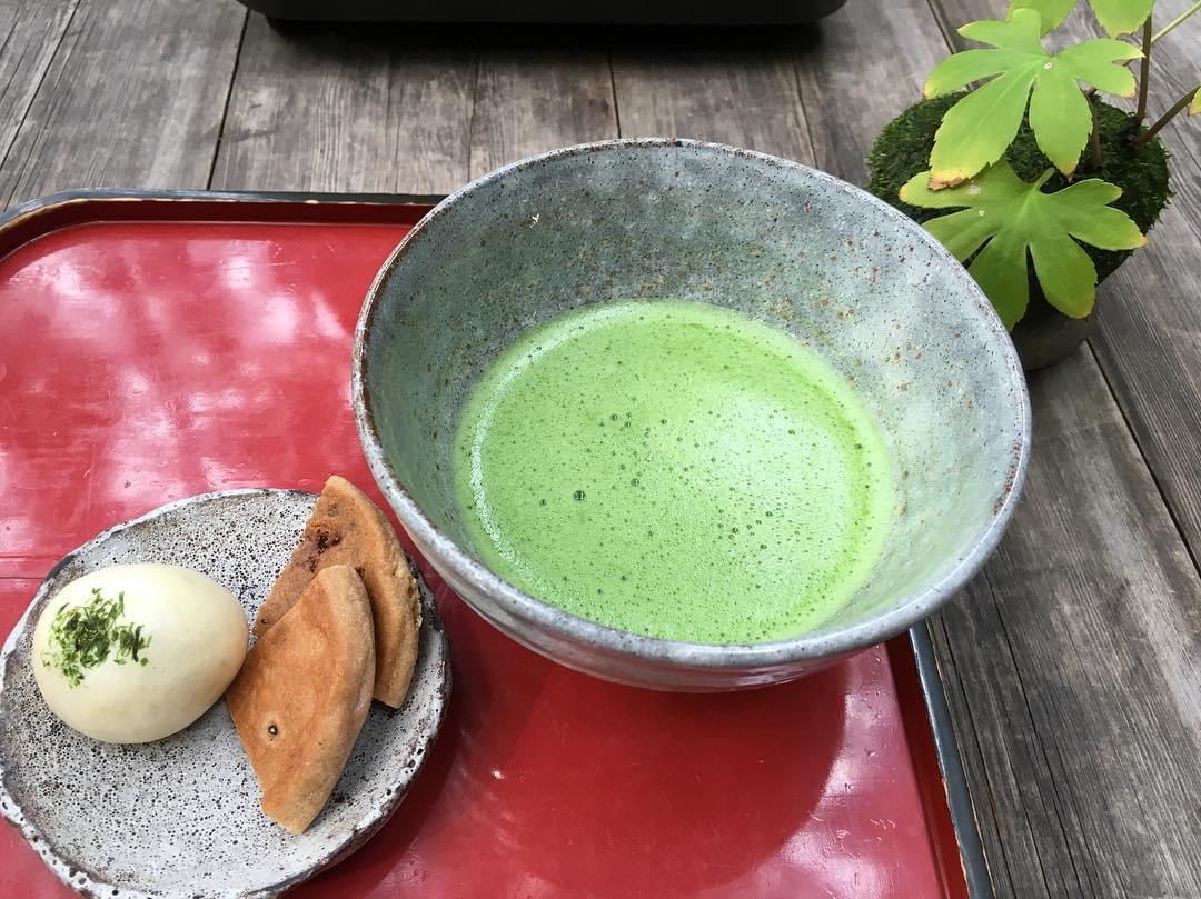 愛媛・西予市の苔カフェ「苔むしろ」が素敵すぎる！外でいただくコーヒー＆抹茶は格別！