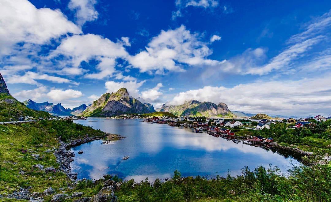 アナ雪のモデルになった絶景！ノルウェー・ロフォーテン諸島の小さな街レイネ