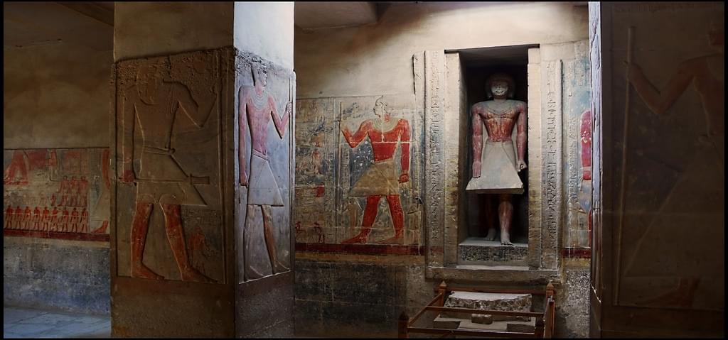 エジプト世界遺産サッカラ！世界最古のピラミッドと遺跡を巡るロマン旅行