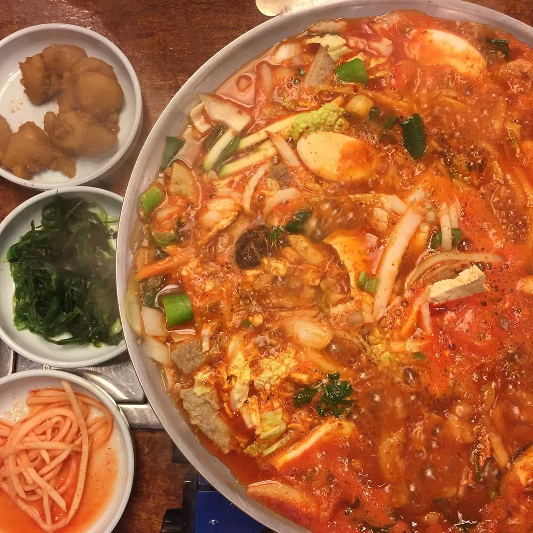 韓国の鍋が美味しいおすすめレストラン！タッカンマリからブテチゲ、焼き肉も！