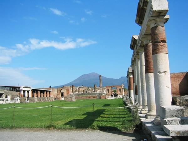 イタリアの世界遺産ポンペイ遺跡へ行こう！古代の暮らしを垣間見る旅