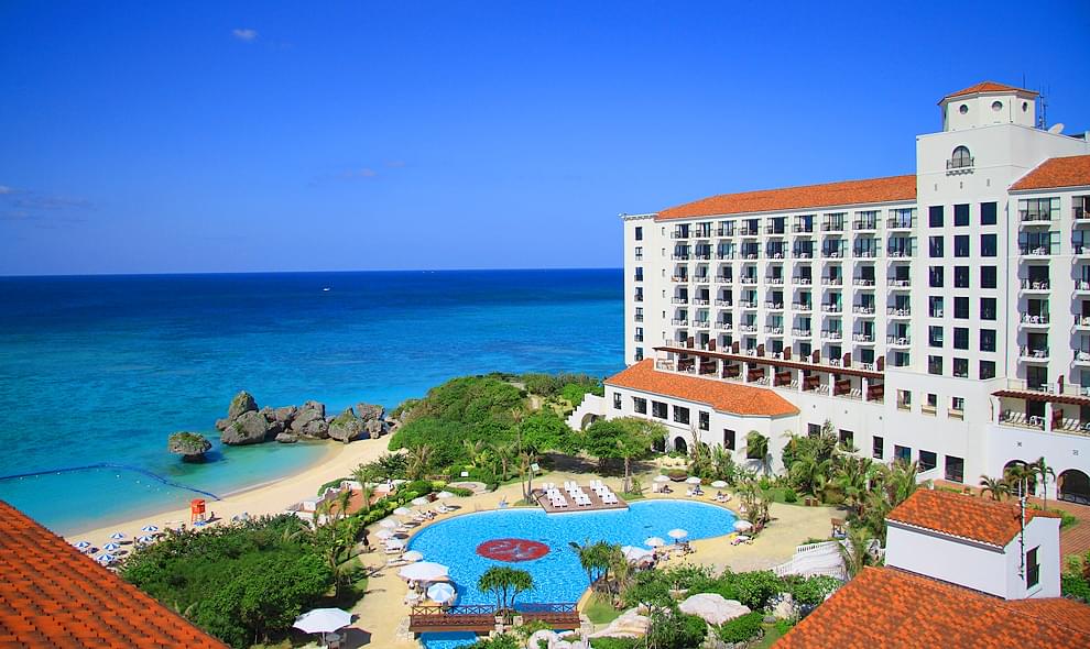 沖縄でおすすめのホテルビーチ特集！エメラルドグリーンの海を見渡そう！