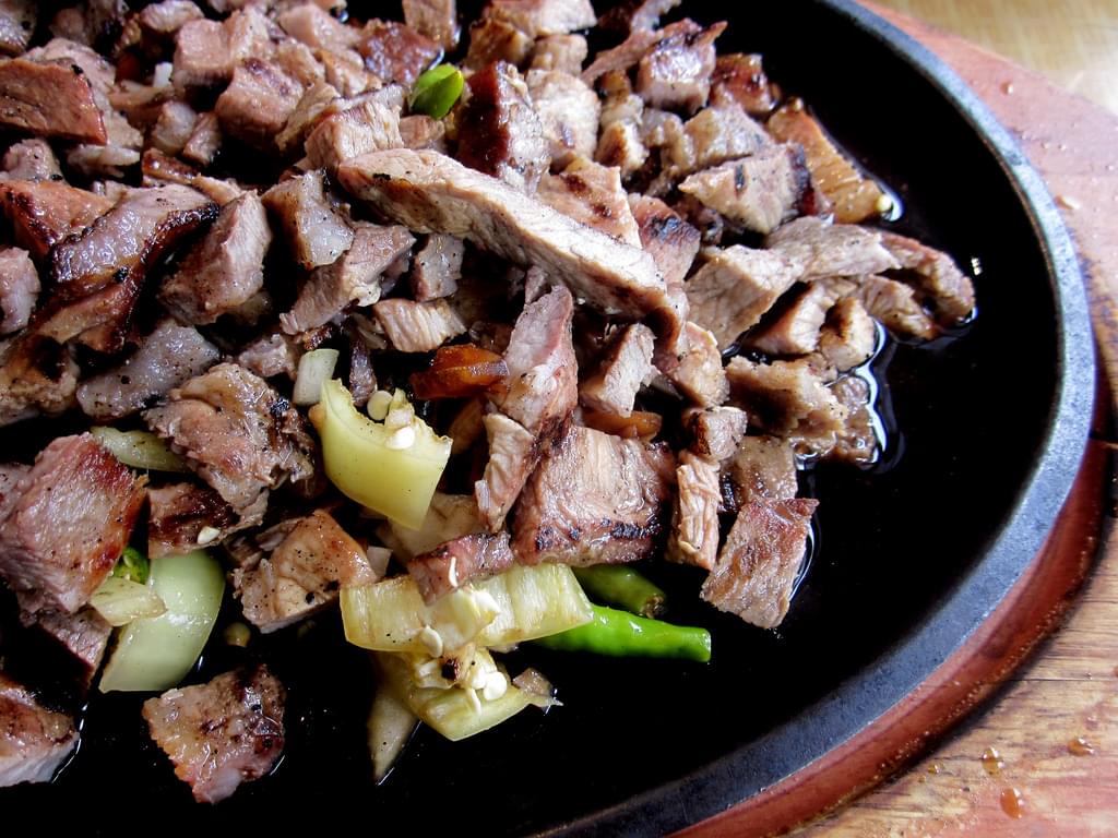 フィリピンに行ったら食べたい絶品の肉料理4選！