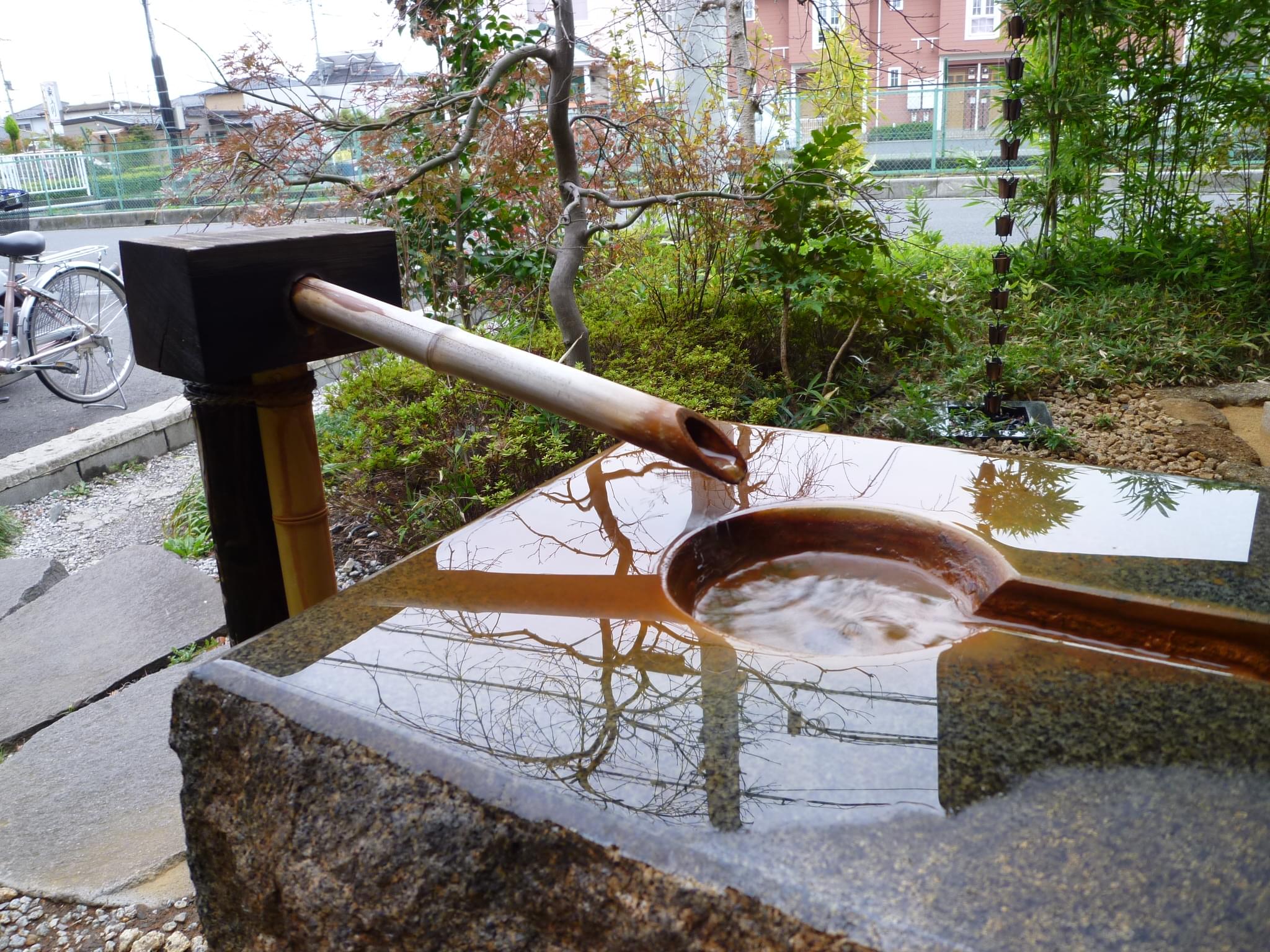 埼玉・春日部温泉湯楽の湯で源泉かけ流しの露天風呂と高濃度炭酸泉で癒されよう！