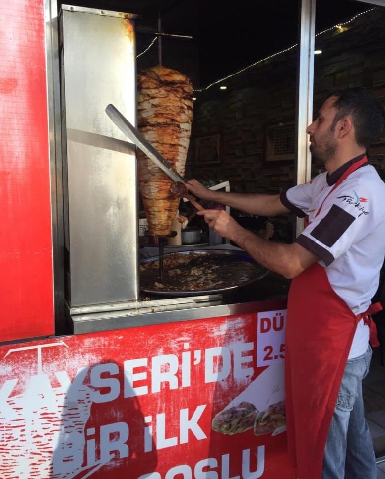 トルコのスーパーでも買える「ドネル・ケバブ」！世界で大人気なトルコ料理の代表格！