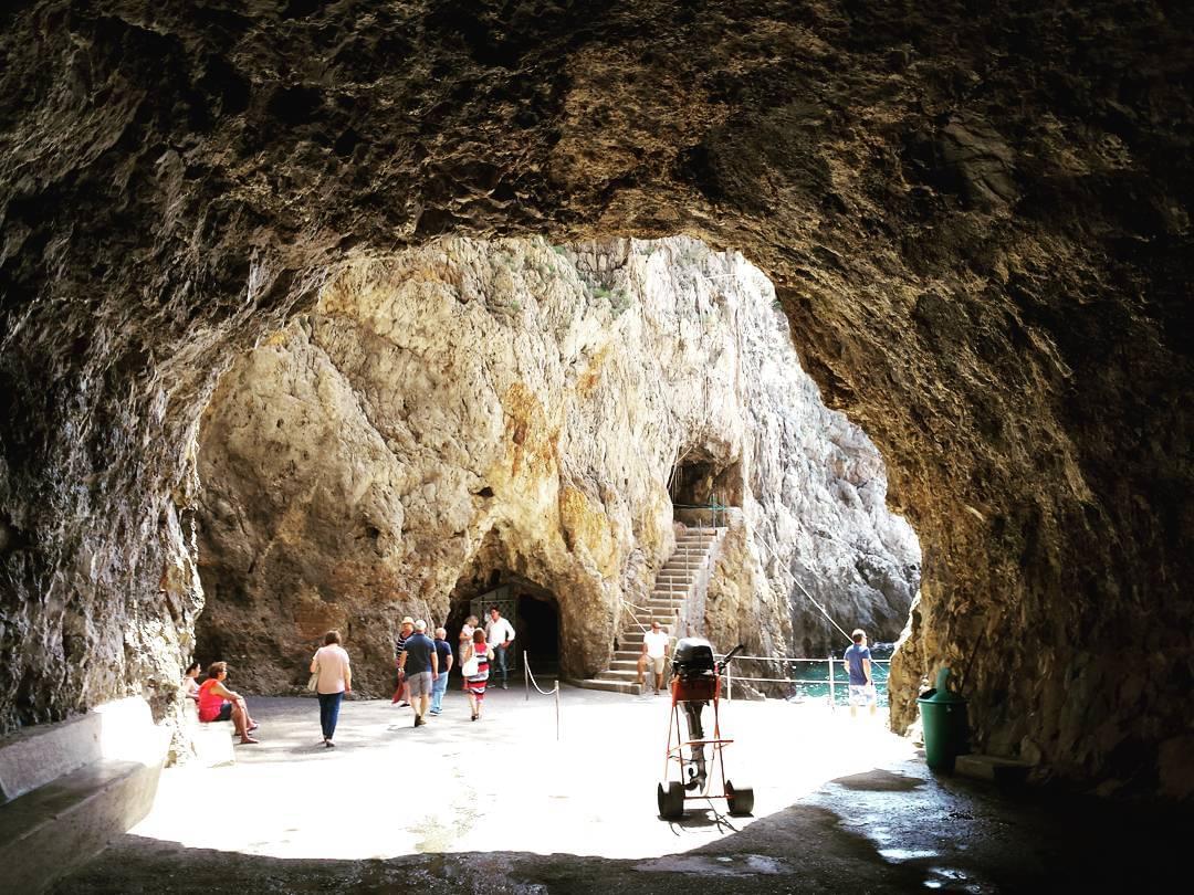 イタリア・アマルフィに行ったらぜひ見ておきたい2大スポット！「ドゥオーモ」と「エメラルドの洞窟」