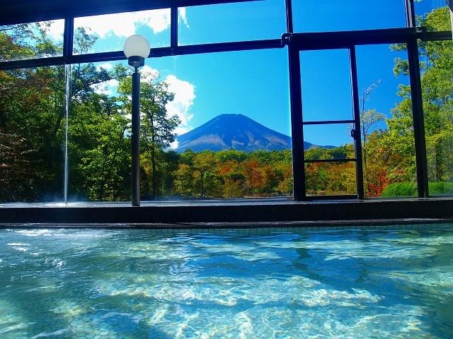 山梨県山中湖村「山中湖温泉」で紅富士の湯で絶景富士山を崇めよう！