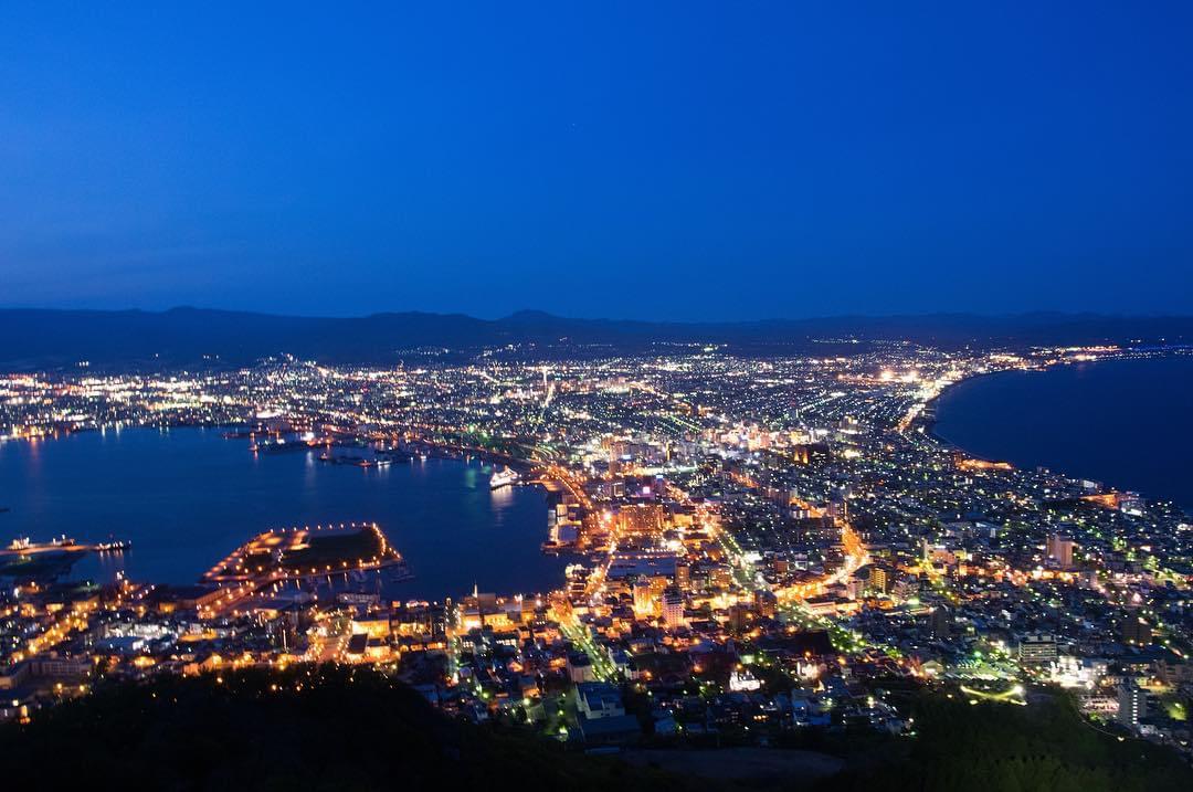 北海道・函館裏夜景とは？表夜景に隠れた秘かなデートスポットが人気