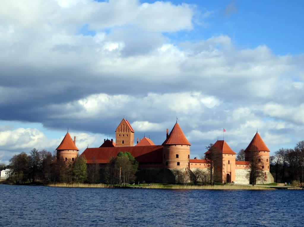欧州リトアニア観光スポット特集！中世ヨーロッパの息吹を感じられる国の基礎知識からお土産情報まで