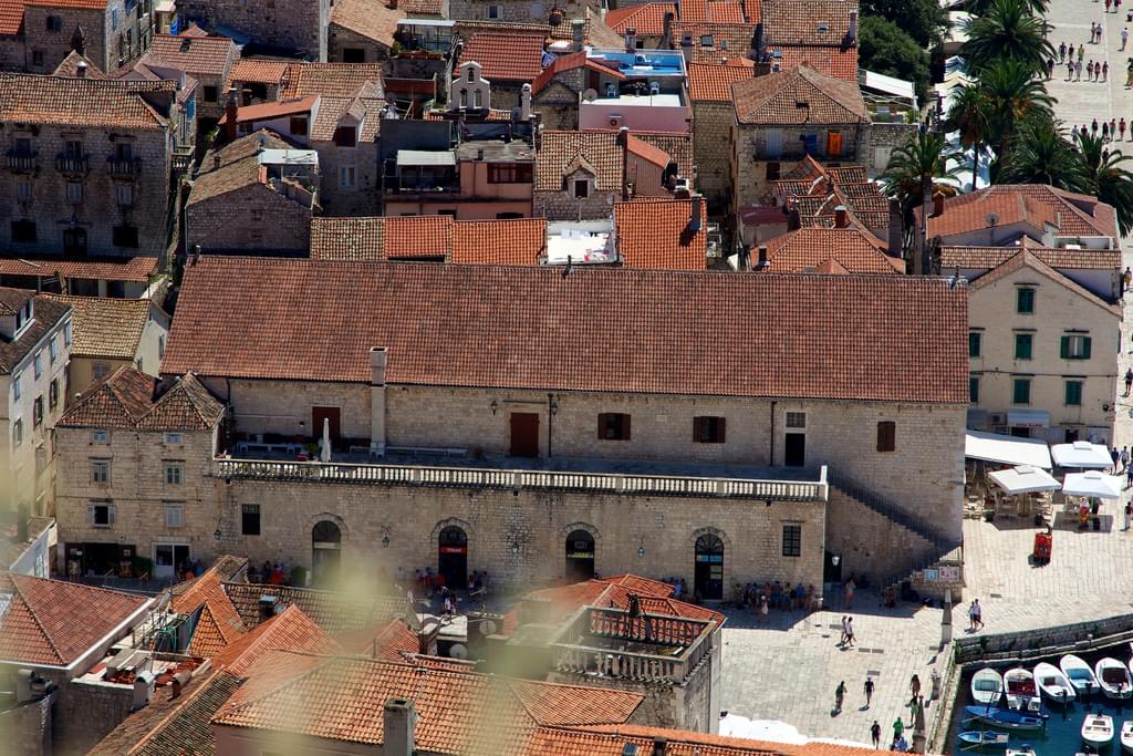 クロアチア人気リゾートのフヴァル・タウンを訪ねてみよう！夏になると世界中からヴァカンス客が訪れる魅力の街！