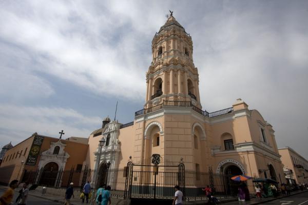 ペルー・リマ旅行でコロニアル建築を観光！歴史的建造物８選