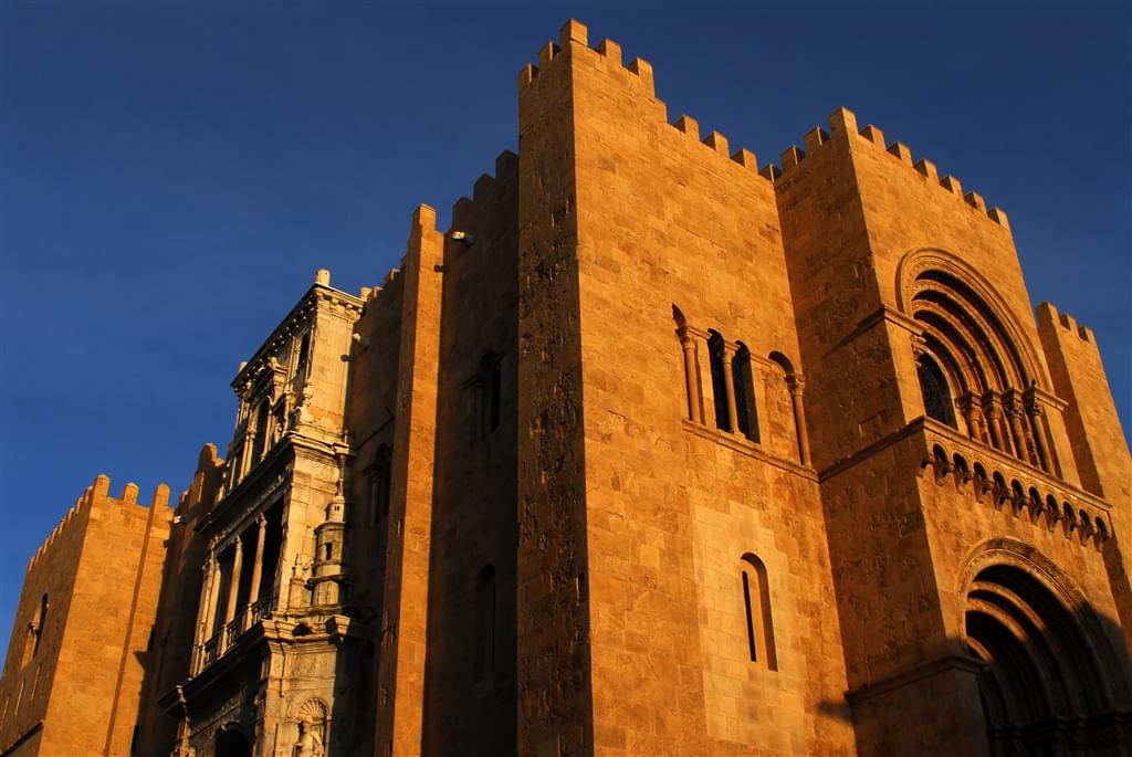 【コインブラ】長い歴史と学生の活気溢れる街！ポルトガル名門大学の街で歴史的建築物を鑑賞しよう！
