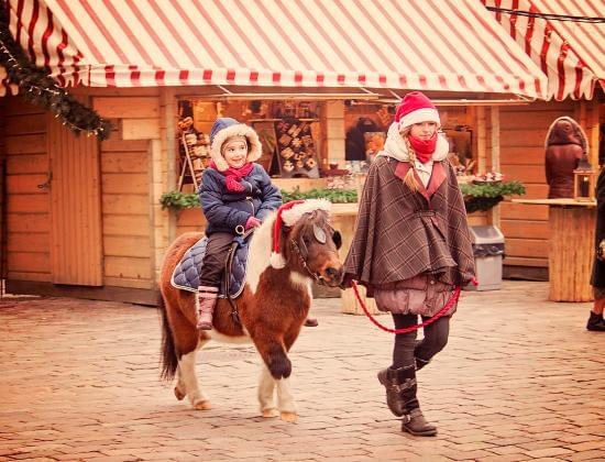 世界遺産ラトビア・リガ旧市街のクリスマスマーケット！クリスマスツリー発祥の地？