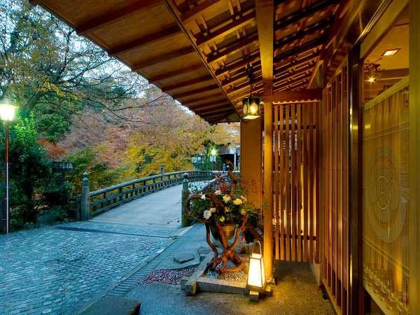 山中温泉おすすめの旅館9選！山中漆器と九谷焼の伝統美と自然を楽しみながら湯に浸かる♪