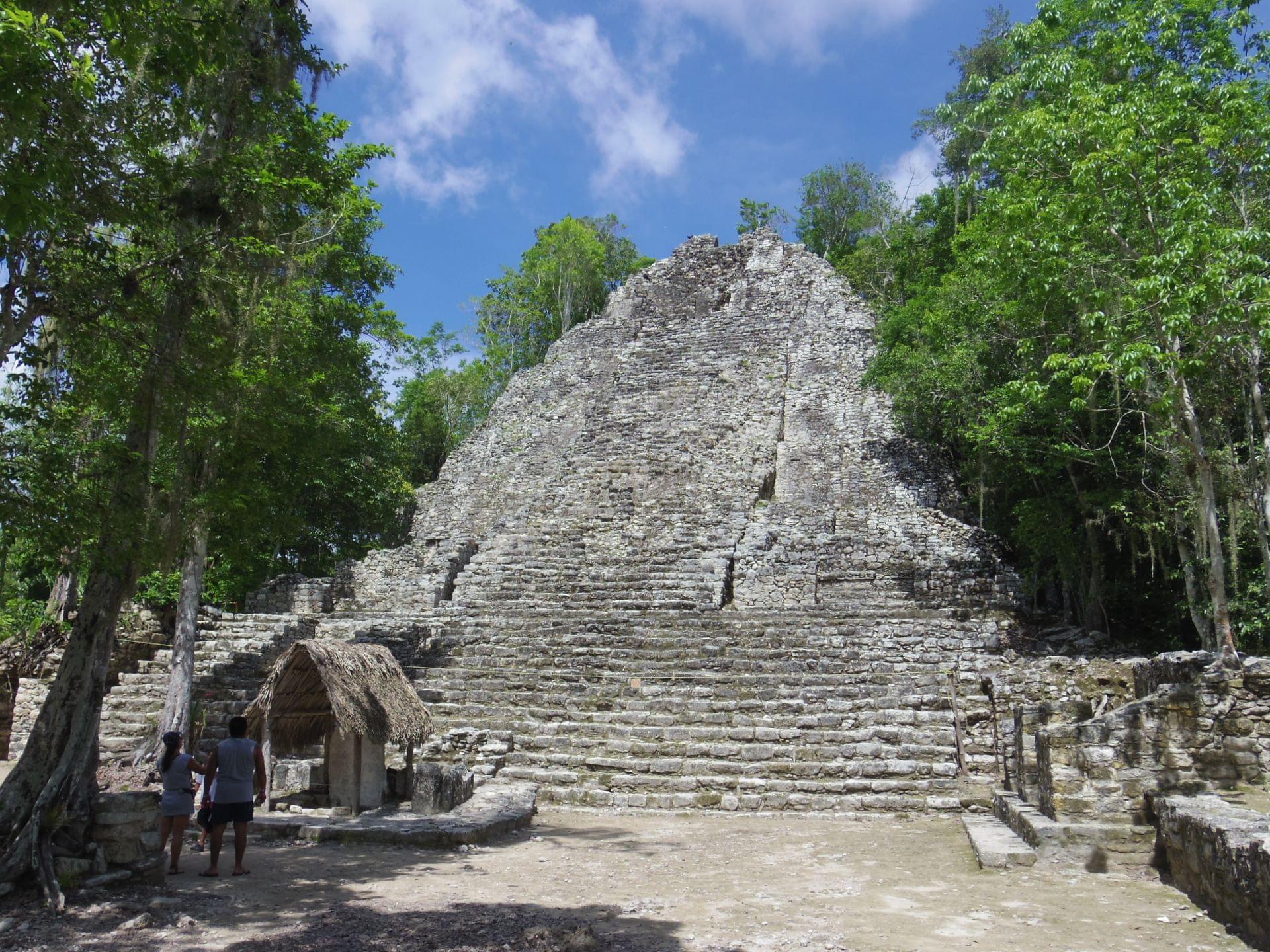 必見！変わった形のピラミッド＆頂上まで登れるピラミッド・メキシコのコバ遺跡！