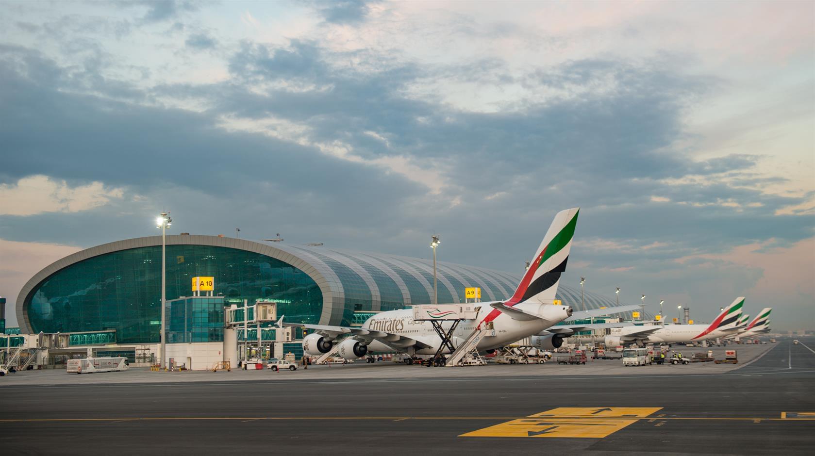 ドバイ国際空港(DXB)完全ガイド！市内へのアクセスと空港での過ごし方まとめ！