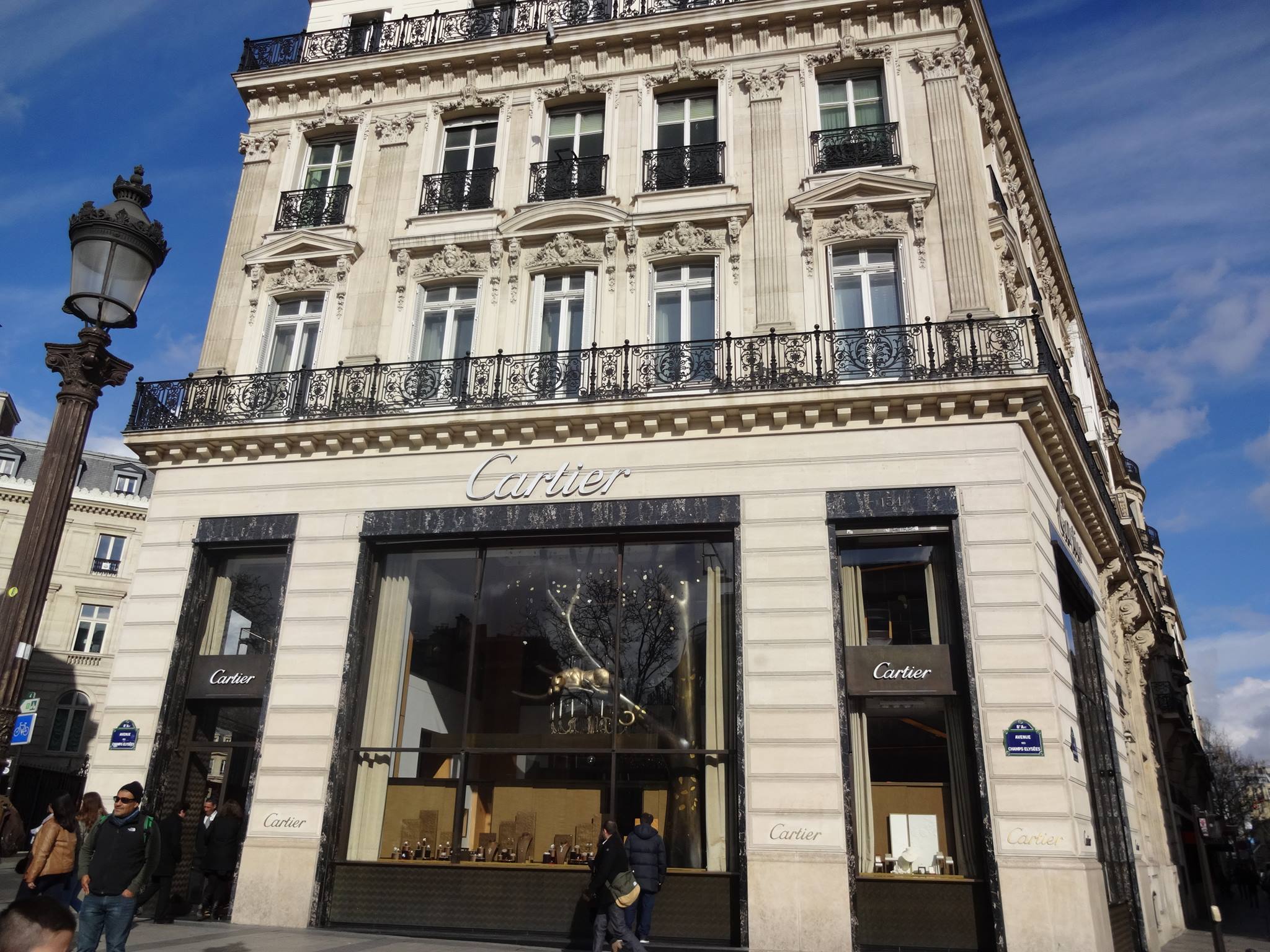 パリで憧れのブランドショッピング！フランス発のハイブランド本店めぐり