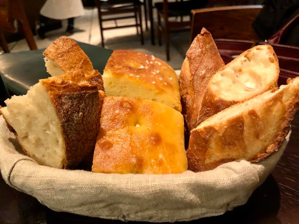 梅田で食べられるパン食べ放題ディナー13選！素敵なお店を見つけましょう