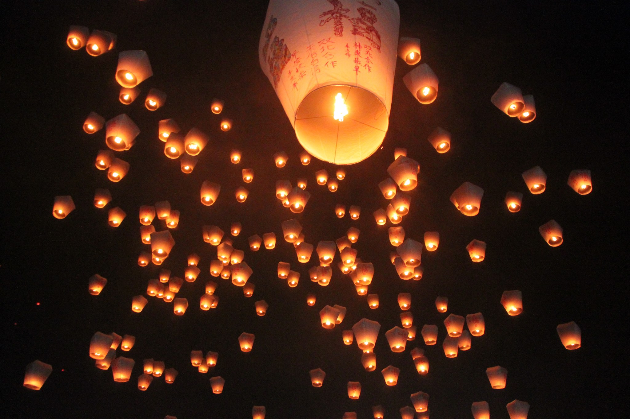 台湾ランタン祭り「平渓天燈節」！新北市平渓の夜空を彩る魅惑のフェスティバル特集
